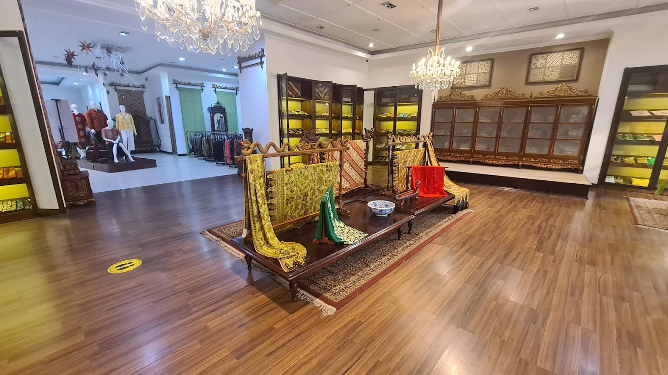 3-Day Luxury Camper Bus Cultural Tour Solo & Yogyakarta from Jakarta ...